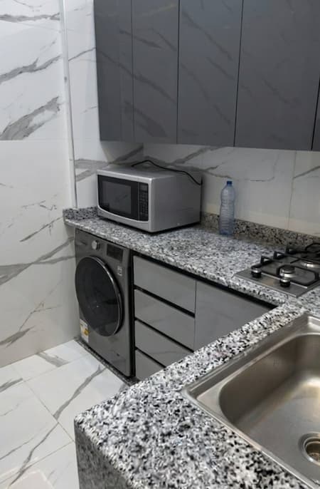 شقة فخمة مع شرفة (غرفة و صالون) — photo 2